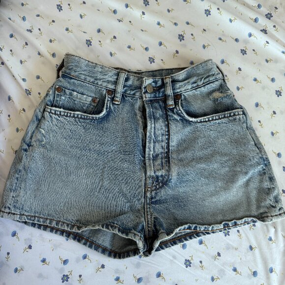 Acne Studios Blå Konst light wash blue distressed Swamp denim shorts size 24